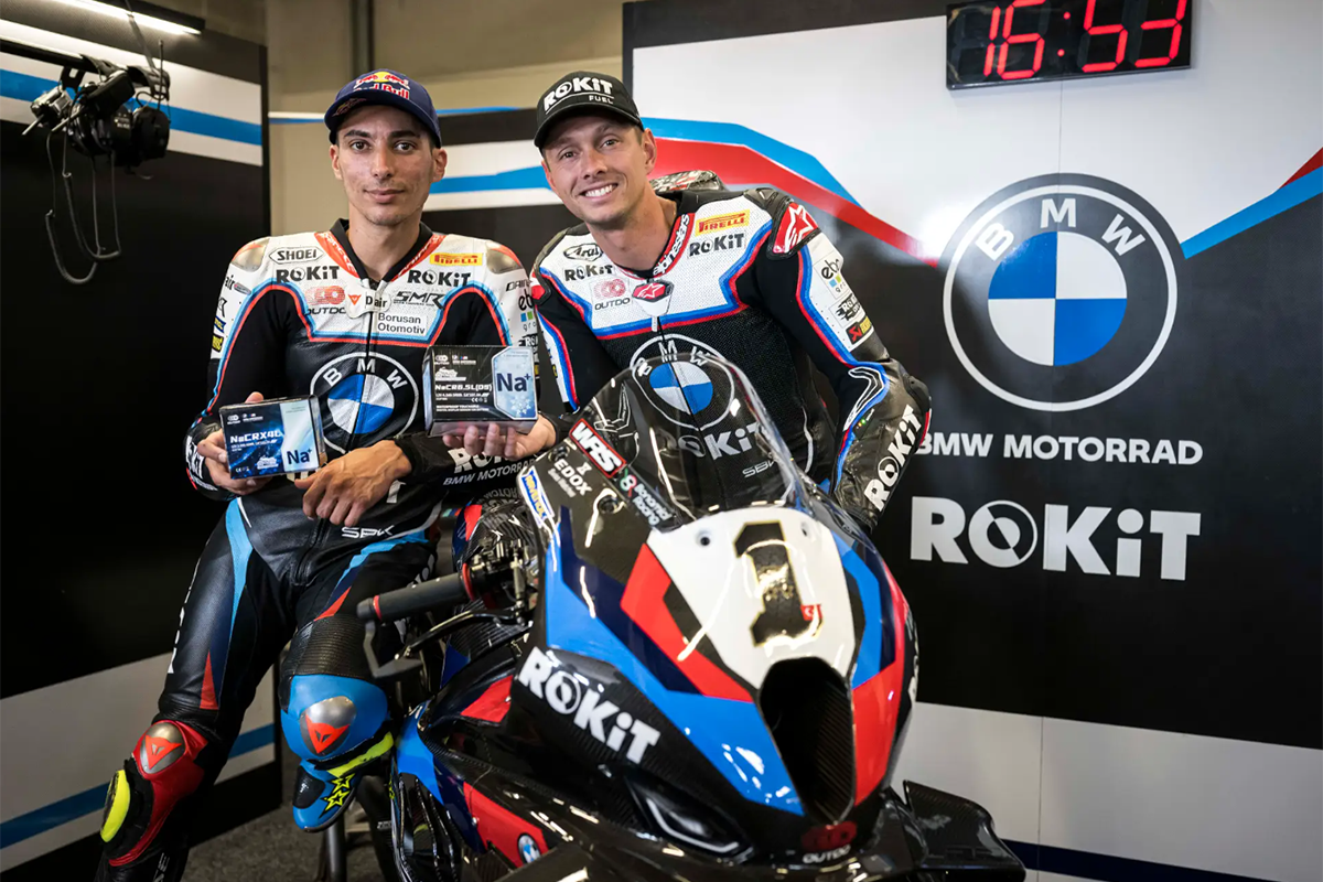 2024年Superbike World Champion トプラク・ラズガットリオグル選手(左)