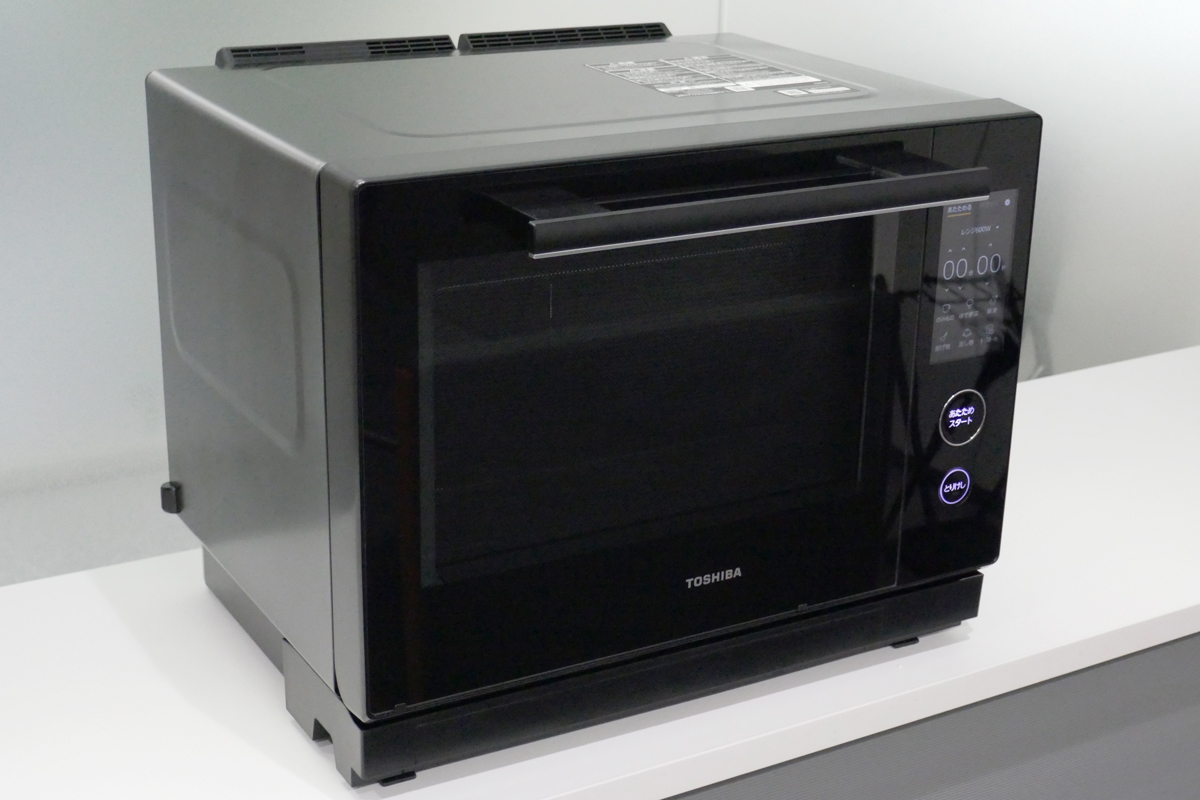 東芝ライフスタイルが6月に発売したばかりのオーブンレンジ「石窯ドーム」の最上位モデル「ER-D7000B」