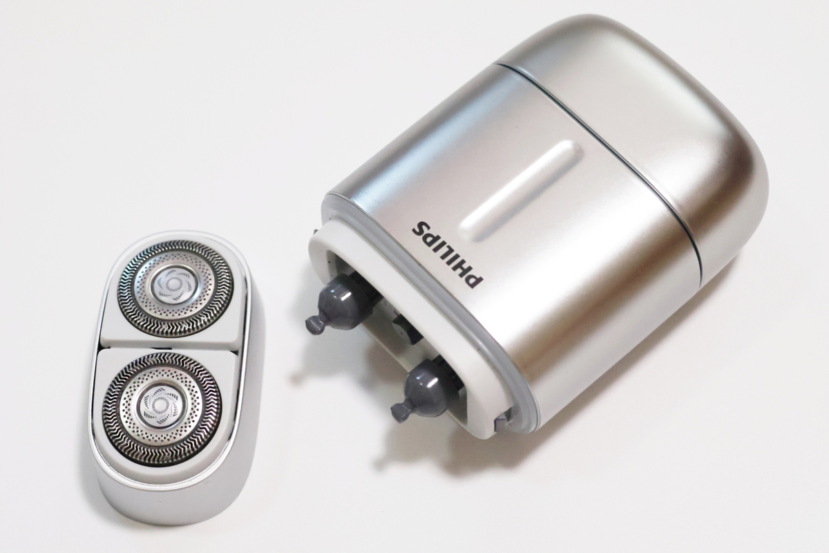 刃(シェービングユニット)は持ち上げるだけで簡単に本体から外せる