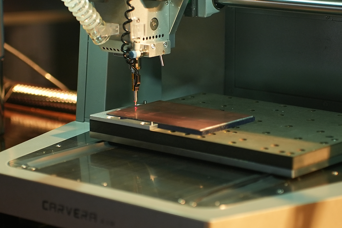 木材、プラスチック、アルミニウム、真ちゅう、炭素繊維、樹脂など幅広い素材の切削に対応