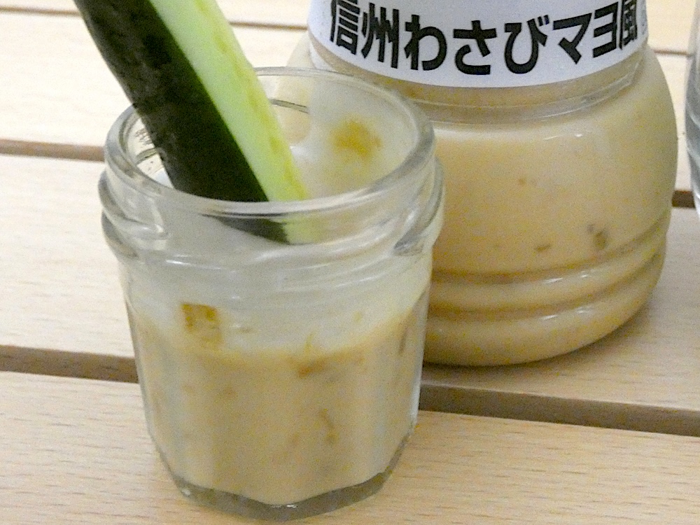 茎わさびの独特の歯ごたえとピリッとした辛味を楽しめる