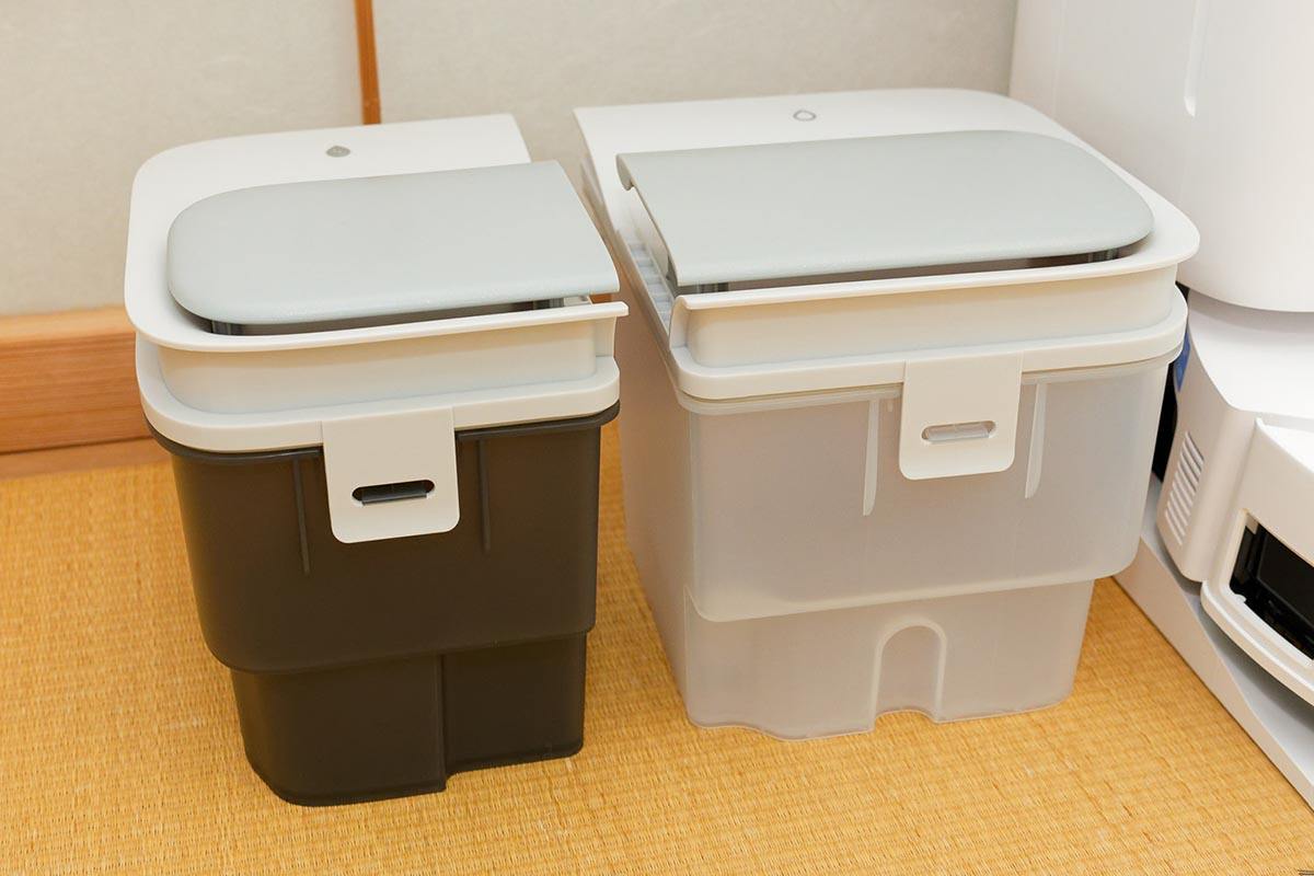 清水タンクと汚水タンクは上部から取り出す形