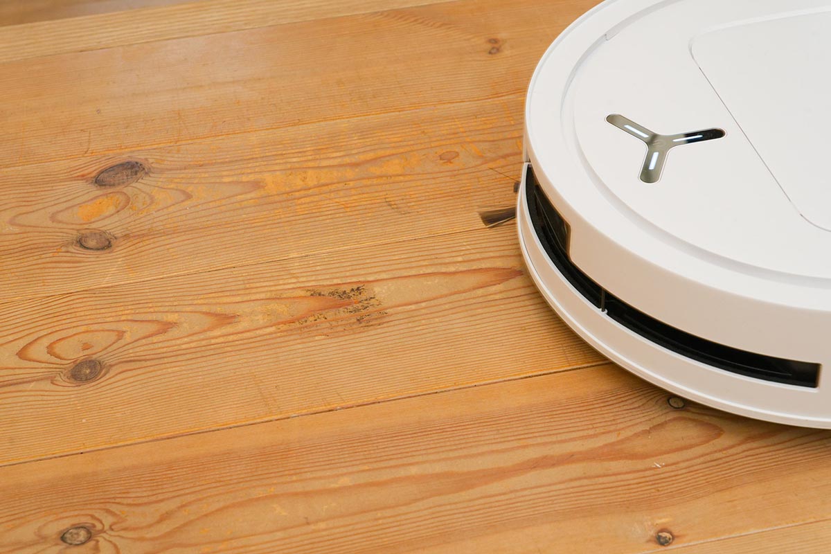 何度かかすめるように水拭きしていき、徐々に汚れが消えていった