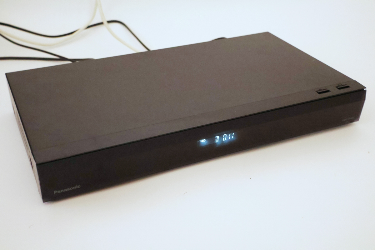 本体サイズは430×239mm×60mm(幅×奥行き×高さ)。HDD容量は6TB。無線LAN対応。録画できる10チャンネルのうち、BS・110度CSは最大5チャンネルまで選択可能
