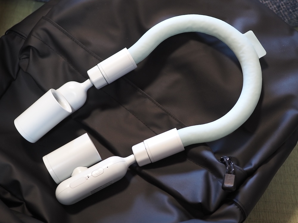 PCMを使用した首掛けアイスリングの両端に、小型ファンが搭載