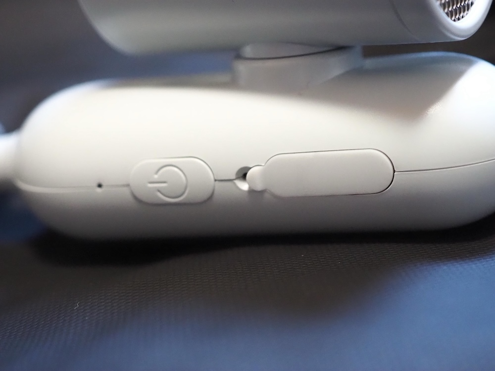 電源ボタンと、充電用のUSB Type-Cポート