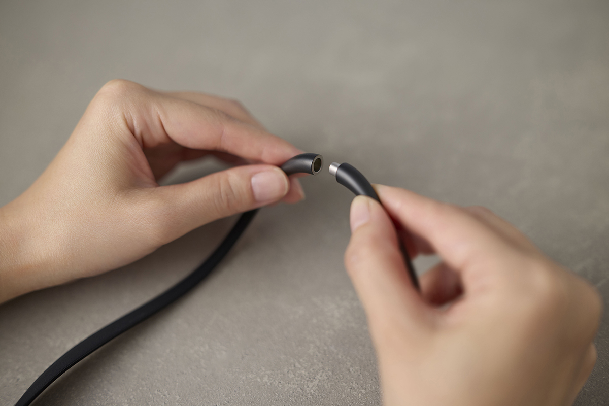 マグネットによるワンタッチ着脱