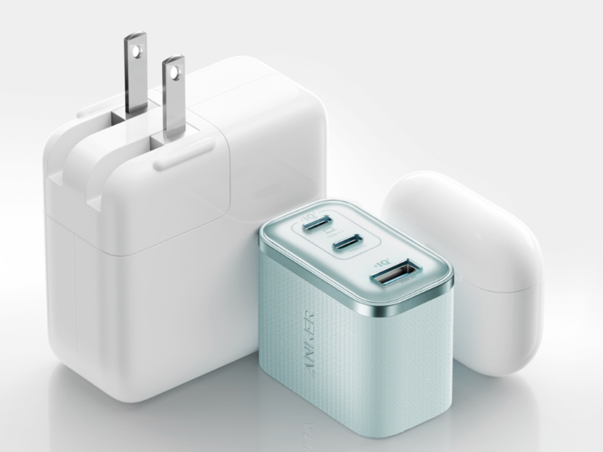 一般的な67W出力の充電器と比べて約55%小型化