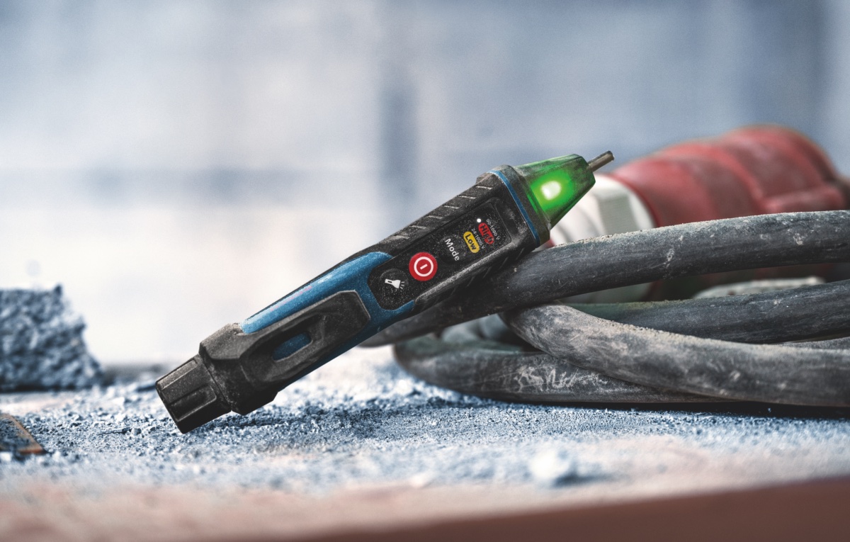 水にも粉塵にも強いタフ仕様の検電器