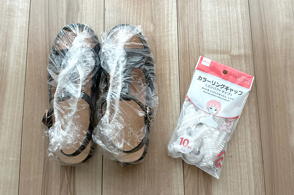靴はシャワーキャップで包むと安心です
