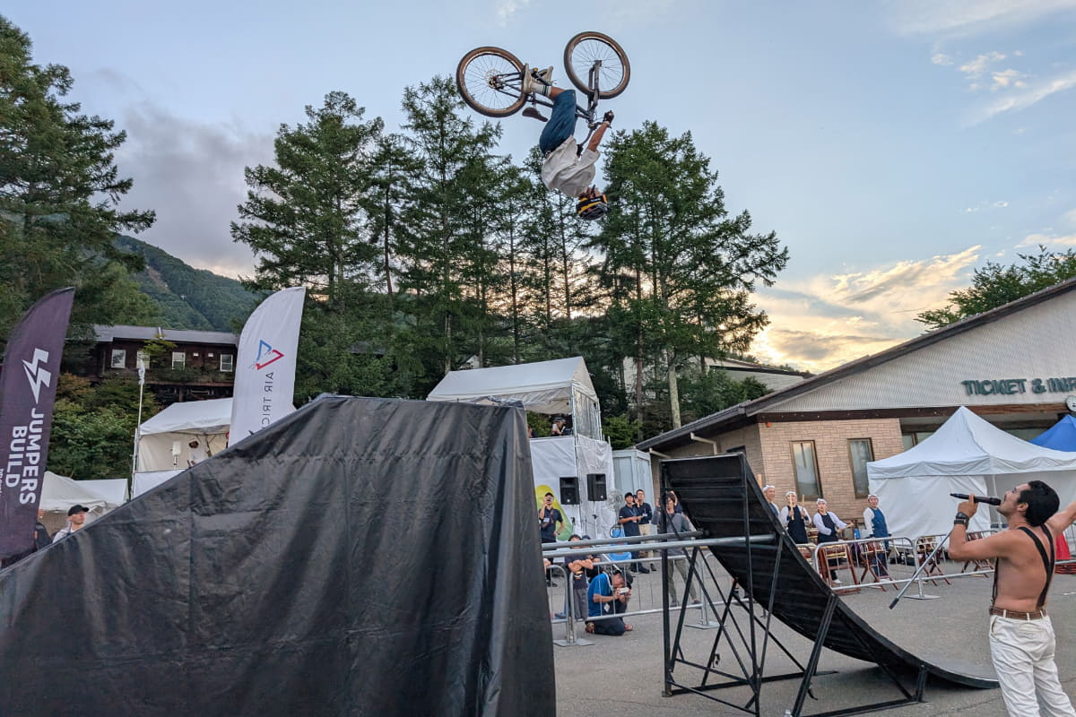 太鼓演奏とBMXによるエクストリームパフォーマンスで会場の盛り上がりは最高潮に