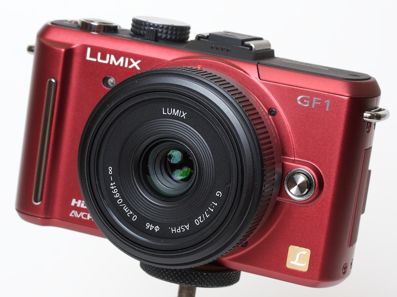 パナソニックが2009年に発売したミラーレス一眼カメラ「DMC-GF1」。デジタルカメラは今もIFAで最も人気の高い商品カテゴリの1つです。