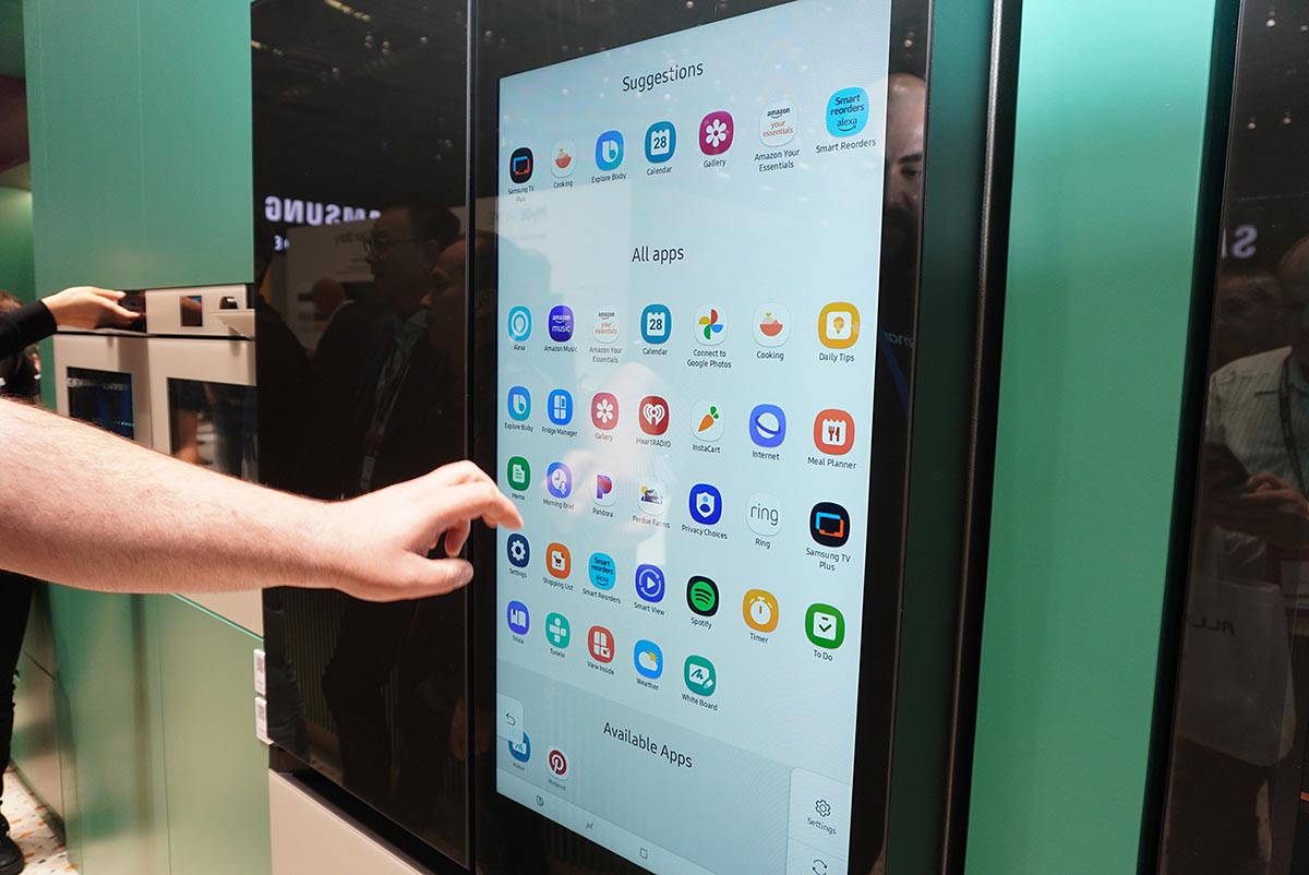 まるでスマホのようなサムスンのスマート冷蔵庫「Family Hub」シリーズ。毎年IFAに最新モデルが展示されます