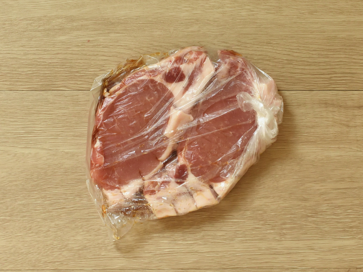 めんつゆで漬け込みます