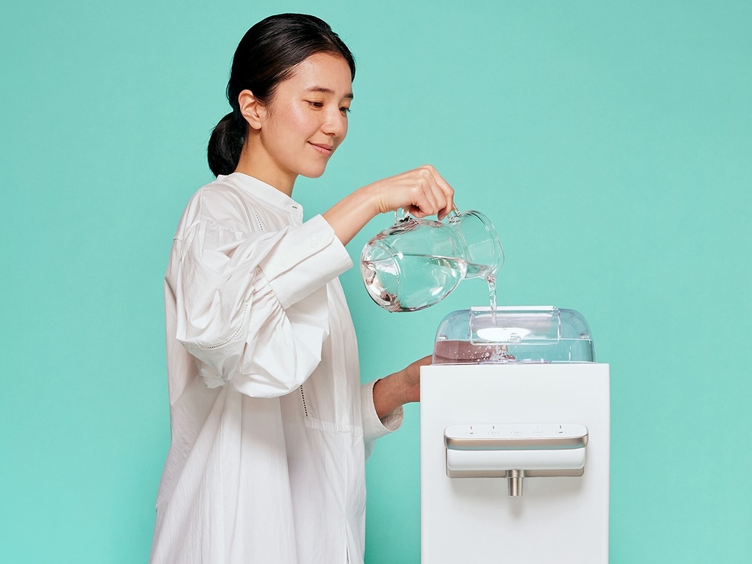水道水を、内蔵の独自フィルターで浄水する。浄水フィルターは交換時期に合わせて定期的に届く