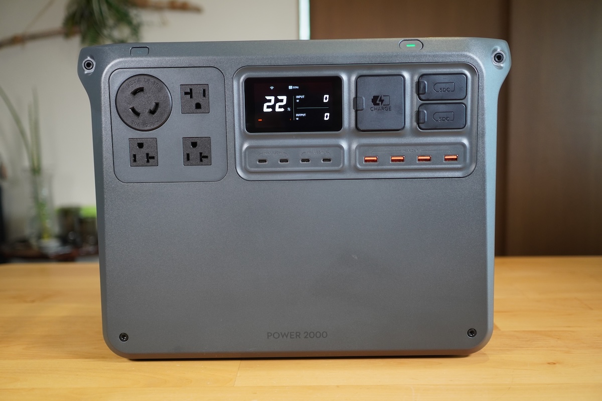 高さがあるだけで、フットプリントはPower1000と同じ