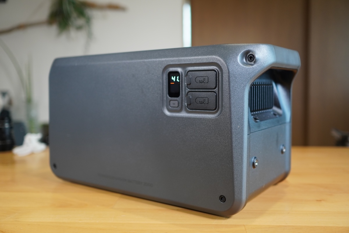 拡張バッテリーの「DJI Power Expansion Battery 2000」