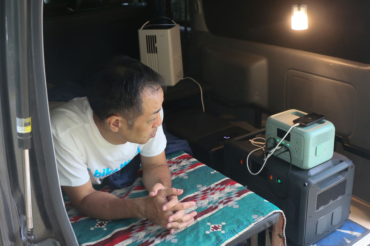 夕食後は車内でリラックスする時間を過ごして早めに就寝の準備へ。ちなみに日が暮れてしまえばクーラーは必要ないほどの涼しさでした