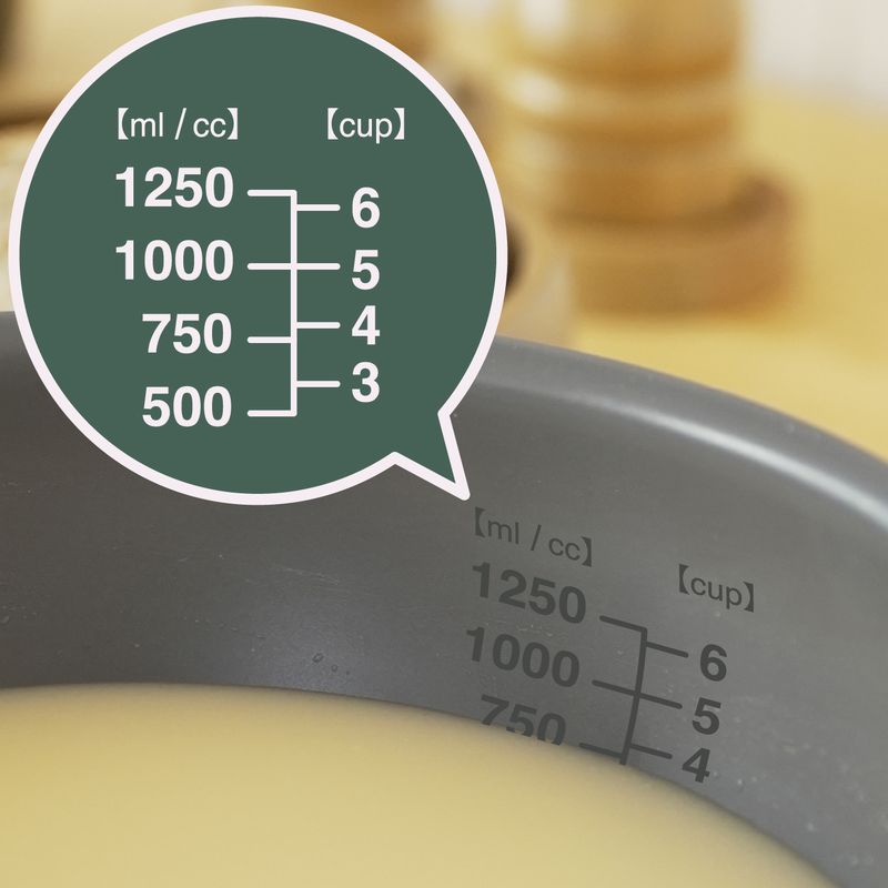 フライパンの内側にメモリが付いている