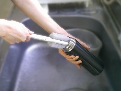 水筒などの狭い口もスムーズに洗浄できる