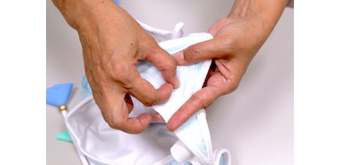 海の砂などは乾いてから指ではじいて取る