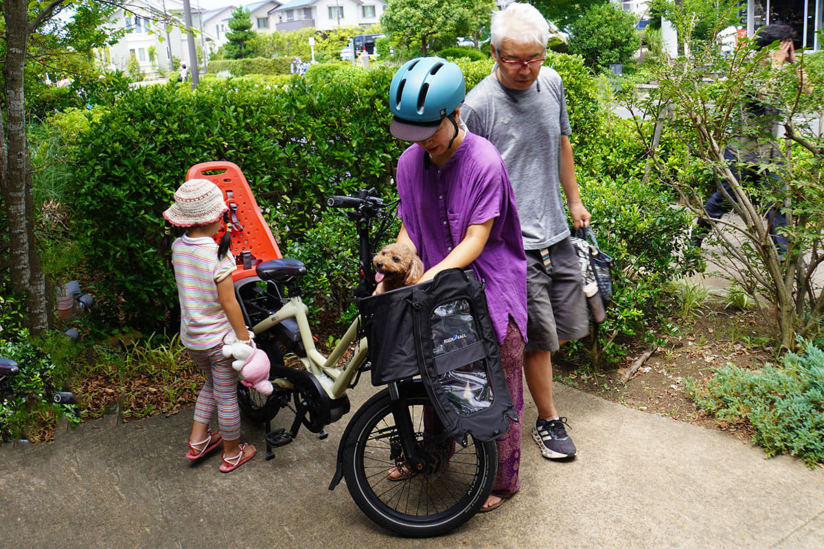 ターボくんファミリー用にもともと用意されていたe-bikeは赤いチャイルドシート付き。「小さな子供と愛犬、みんなでお出かけしたい」という場合に嬉しい仕様ですね
