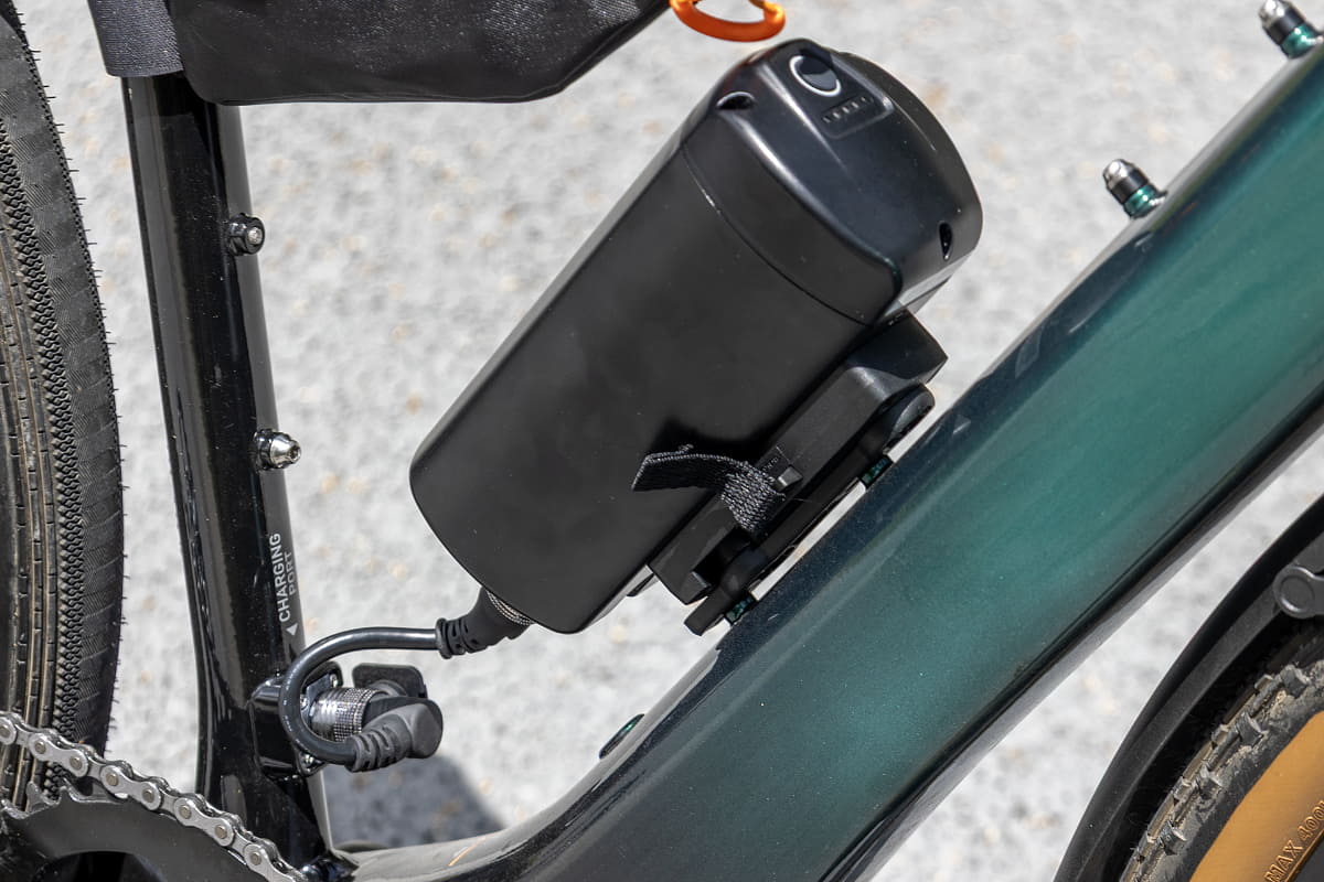 JGR1.1用レンジエクステンダーの価格は59,800円。また、新車のJGR1.1にレンジエクステンダーを標準装備した「バッテリー+エディション」も設定されている。価格は450,000円(JGR1.1単体の車両価格は398,200円)となっている