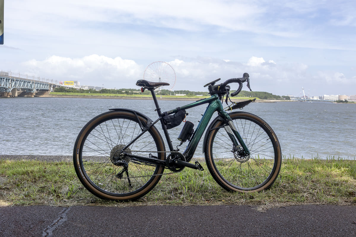 有明エリアから新木場まで移動。奥に見えるのは葛西臨海公園の観覧車。ここからは海沿いの道を走っていく