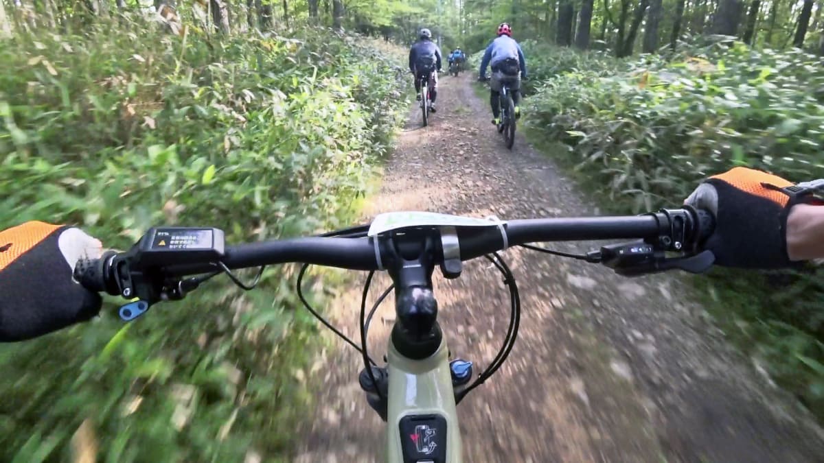 最序盤は緩い下りと平坦