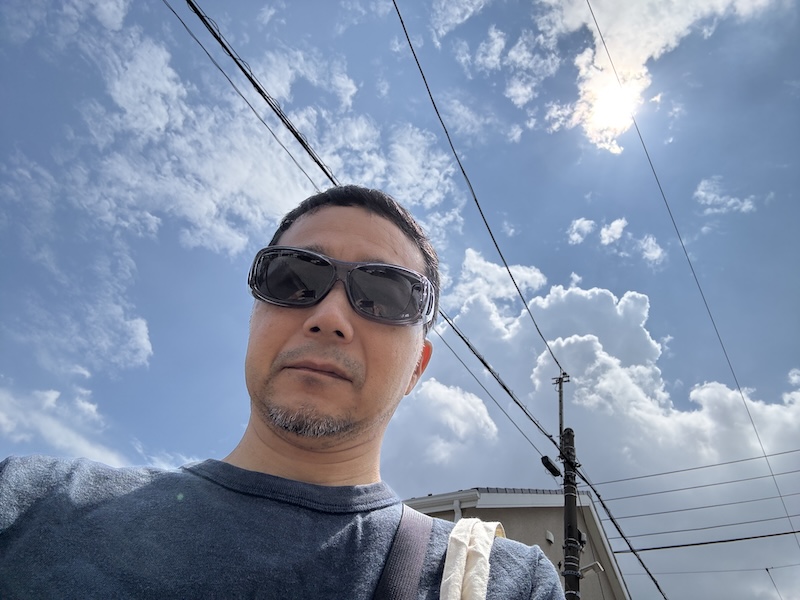 ギラギラ太陽の下でも目からの暑さをカット