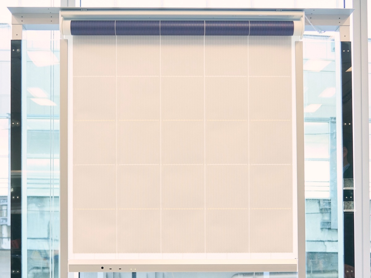 LIXILの「PV(太陽光発電)ロールスクリーンシステム」