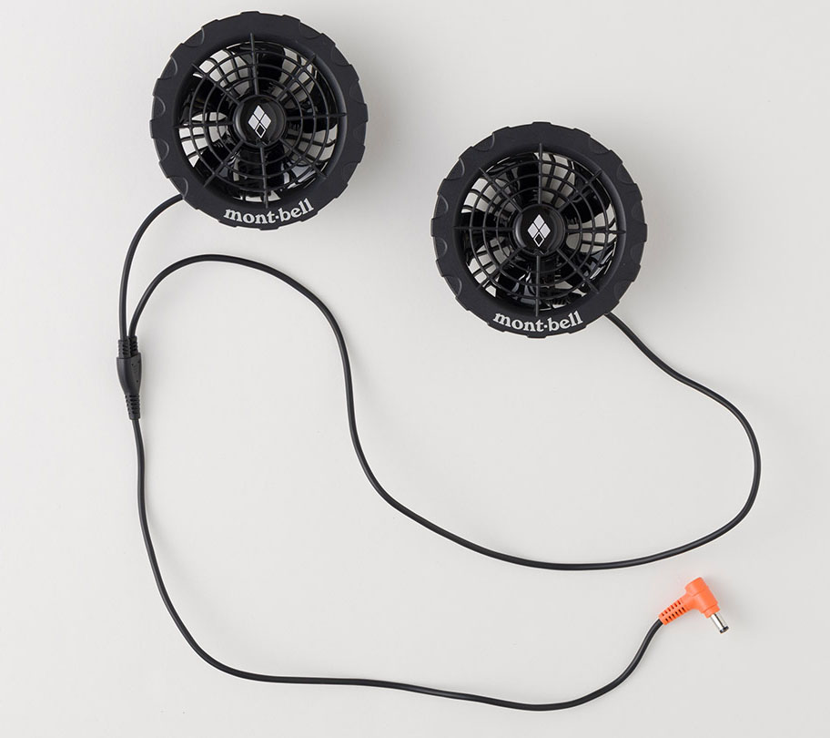モンベル「ファンブロー」シリーズ用のファンは<a href="https://webshop.montbell.jp/goods/disp.php?product_id=1132244">「ファンブロー システム用 ファン」</a>の1種類。2個セットで売られており、オンラインストア価格は7,000円です。ケーブルはファンに対して着脱可能で、ファンは水洗いに対応しています。(画像：モンベルオンラインストア)