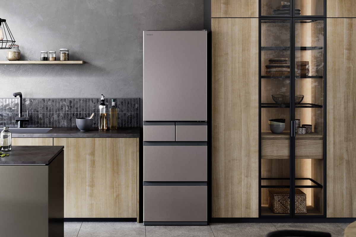 「まんなか冷凍 R-HWS47X」。画像のカラーはブラストモーブグレー