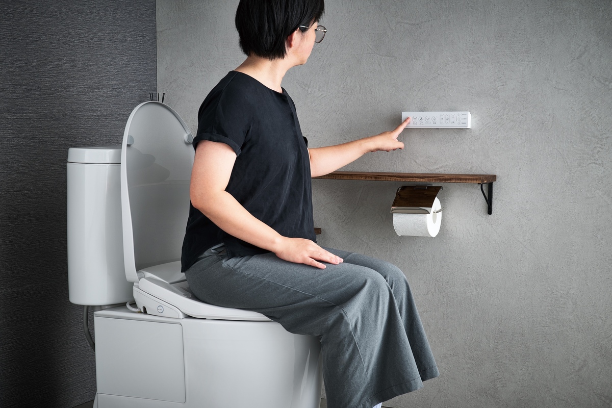 壁掛けリモコンで座ったまま操作ができる