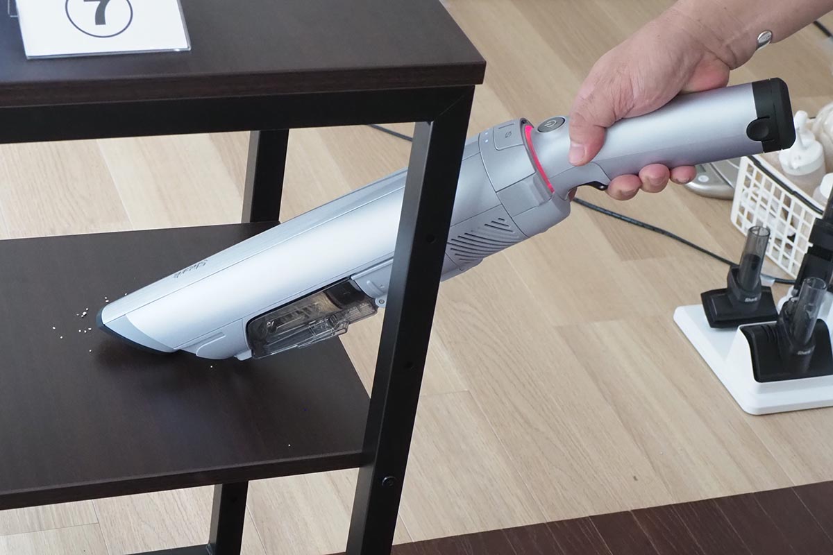 ハンディ時は棚の上などにも使いやすい