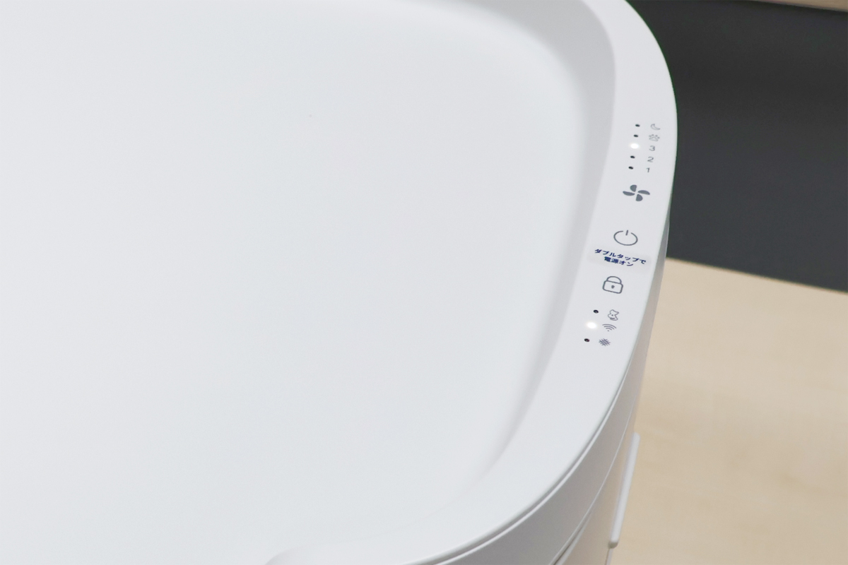 操作ボタンは本体左側に集約され、直感的な操作がしやすい