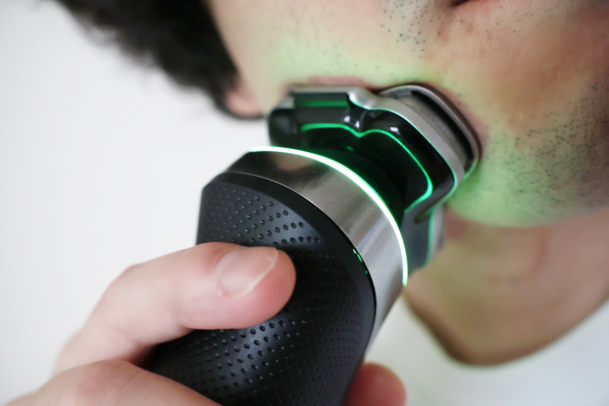 「光のガイド」で圧力と動きの両方を確認する場合は、緑色「適切な圧力と動き」、オレンジ色「適切な圧力でない」、紫色「適切な動きでない」の3色でガイドされます