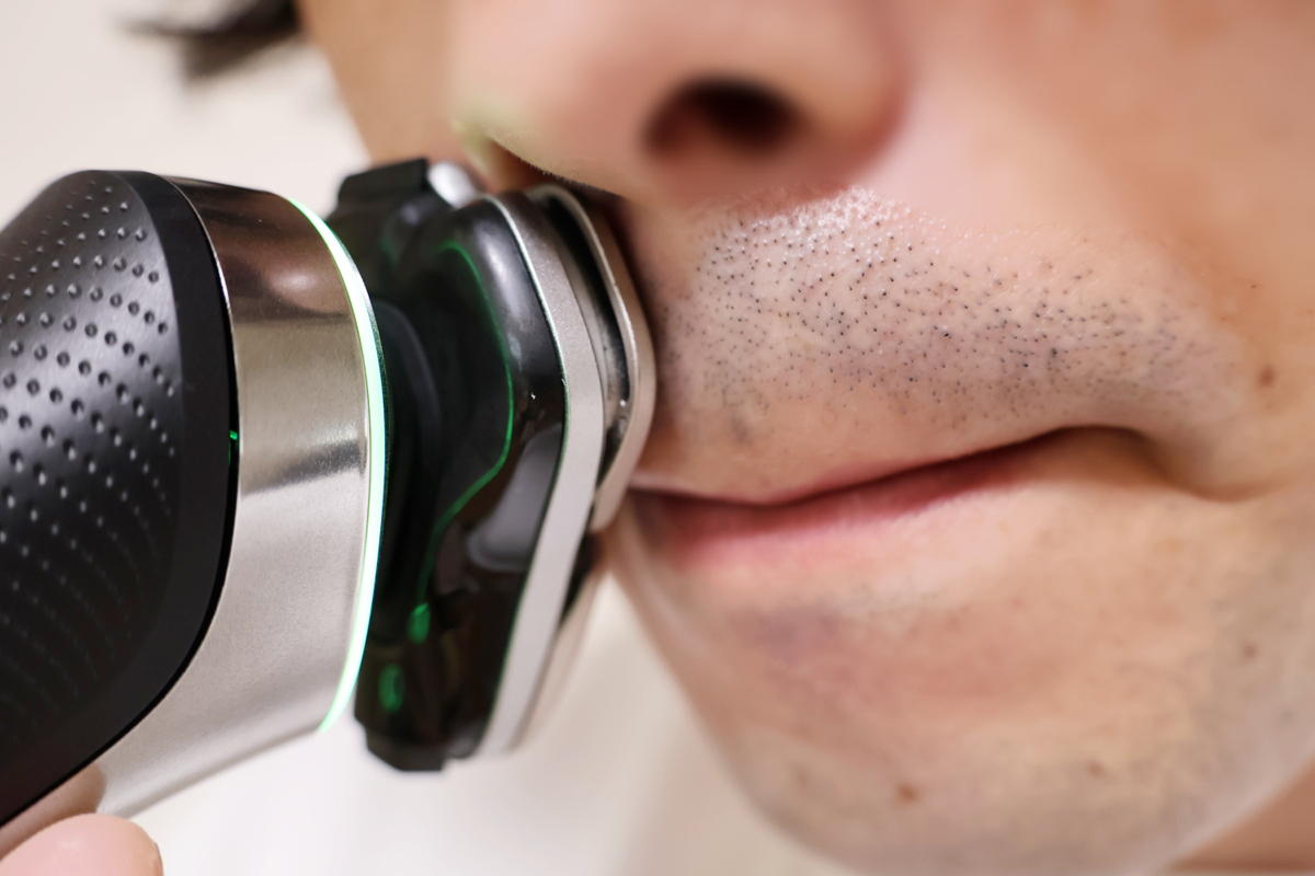 鼻の下などの狭いスペースも剃りやすい