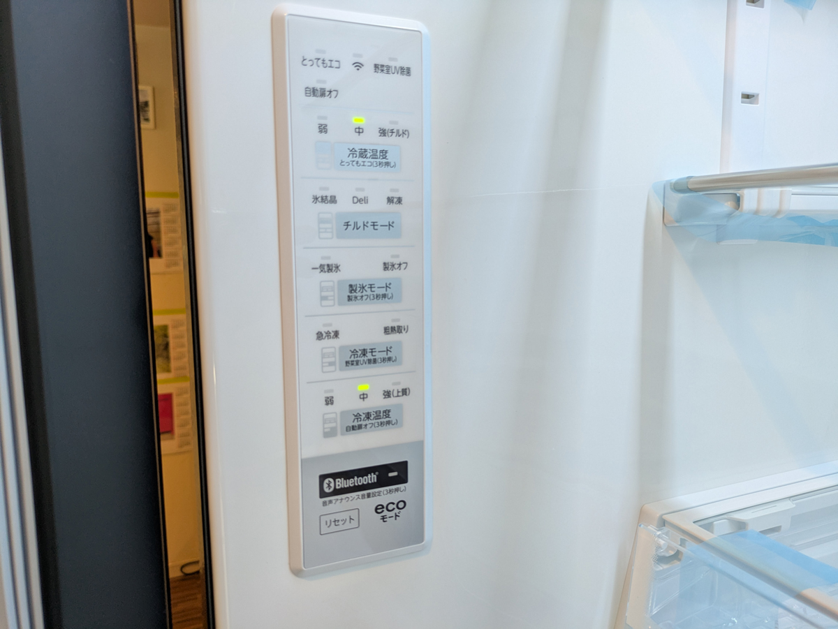 温度帯設定は庫内のパネルで行なうか、アプリでも可能