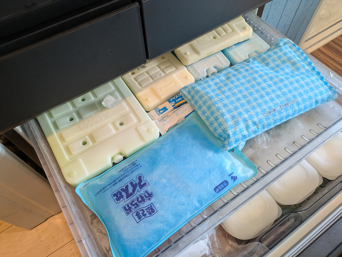 浅めの1段目には保冷剤を収納