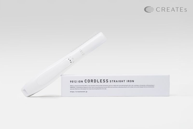コンパクトな「9012 イオンコードレスストレートアイロン」