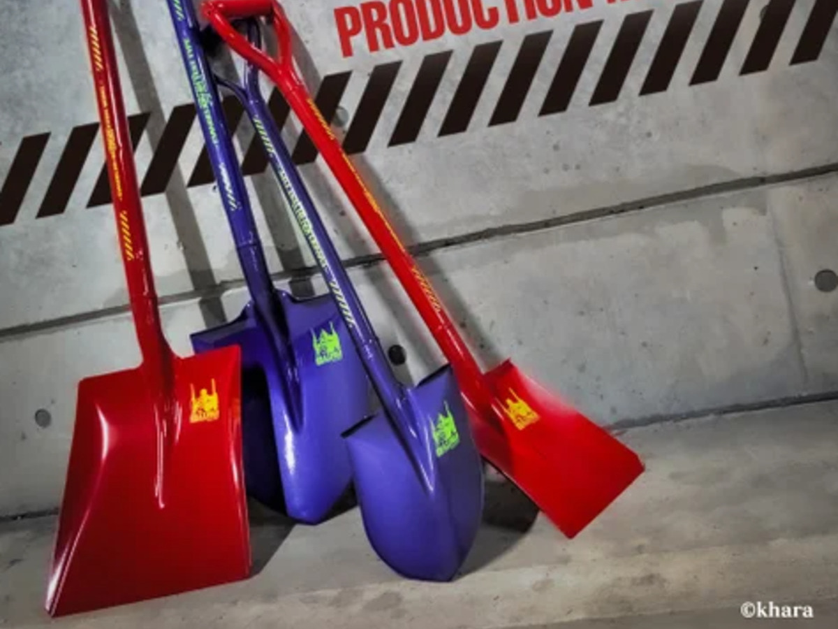 2種類のサイズ展開に加え、丸形の初号機モデル(パープル×グリーン)、角形の2号機モデル(レッド×オレンジ)の2種類を用意