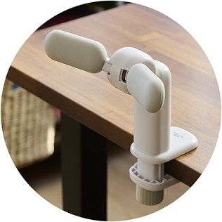 机に合わせた角度調節が可能