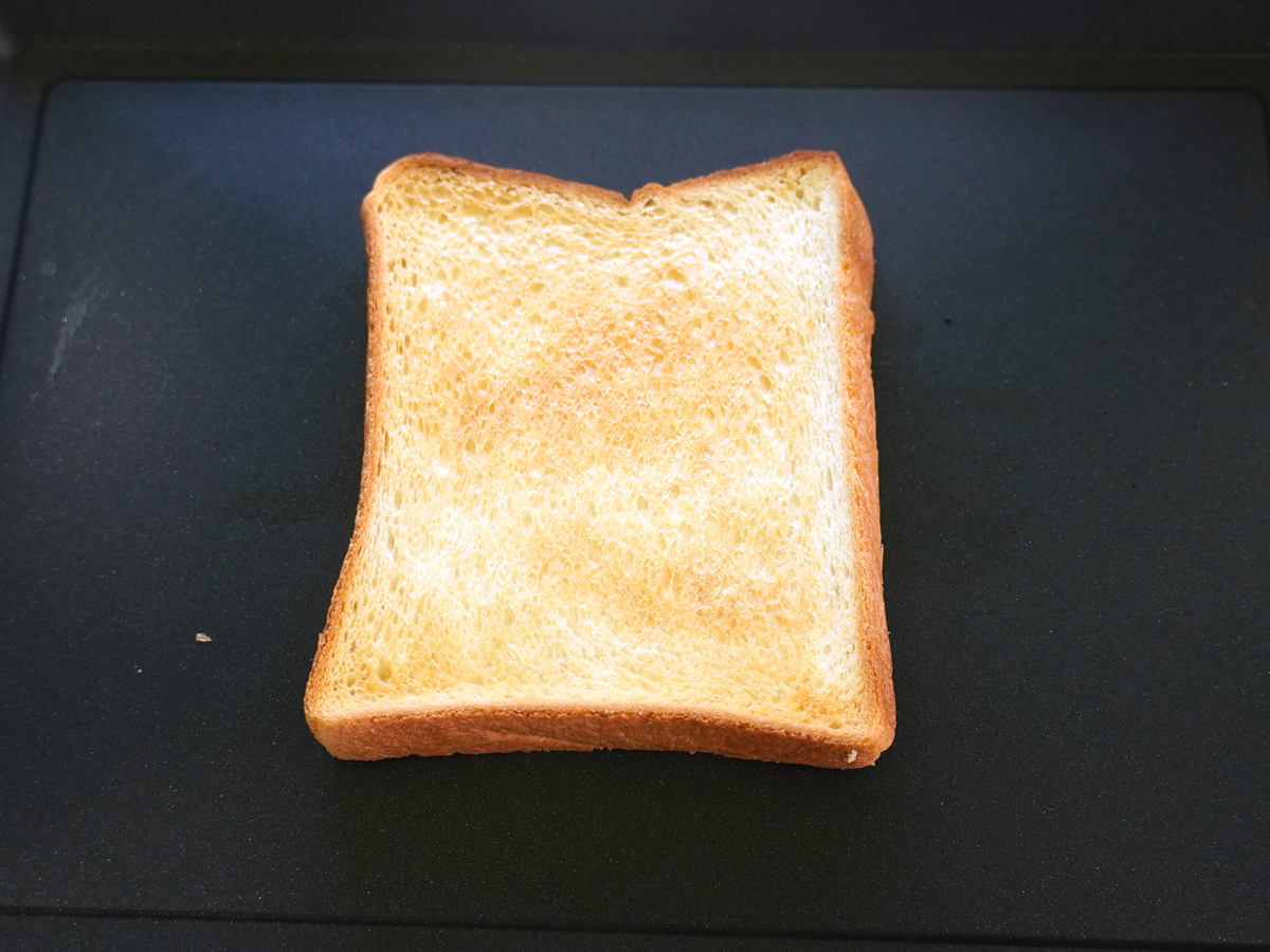 表はムラがないが、裏側は少し白っぽい仕上がり