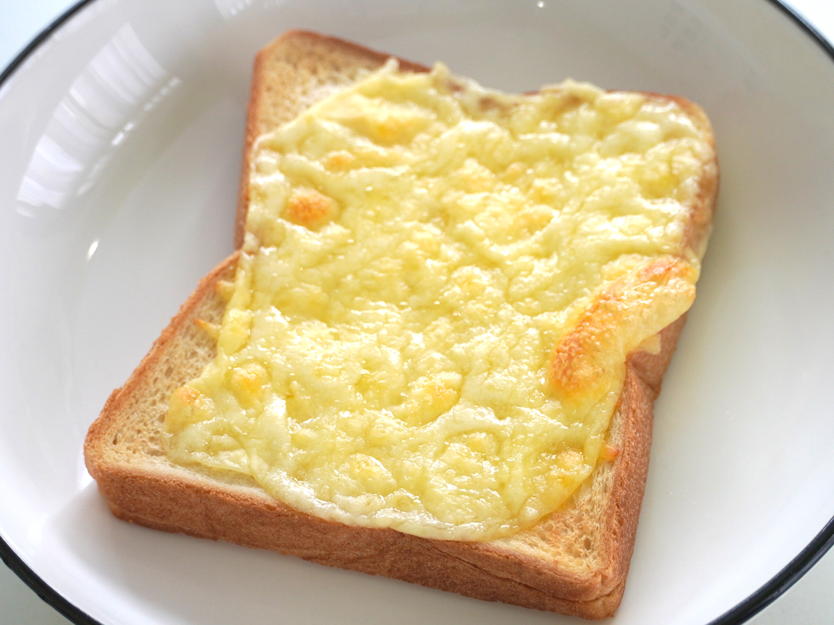 チーズトースト。表面がカリッとしていて美味しい!
