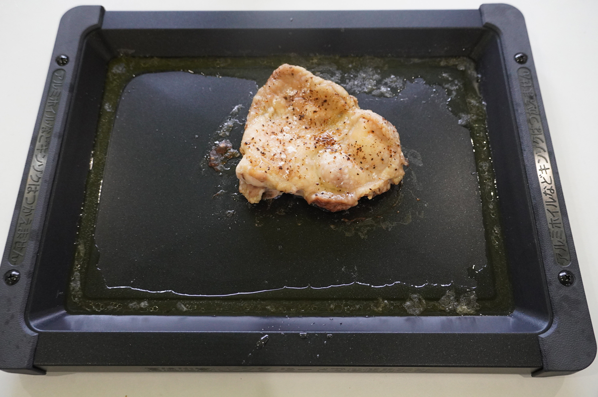 まわりの脂がすごい! 落ちていくので鶏にべたつきはありません