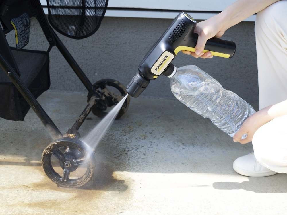 水を入れたペットボトルを装着して使うことも可能