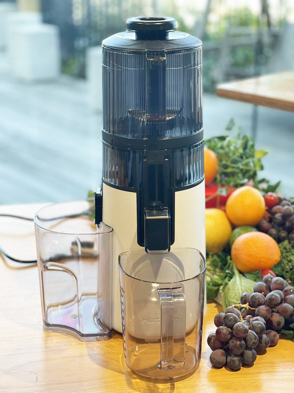 ヒューロム「コールドプレスジューサー H70FT」。直販価格は65,780円