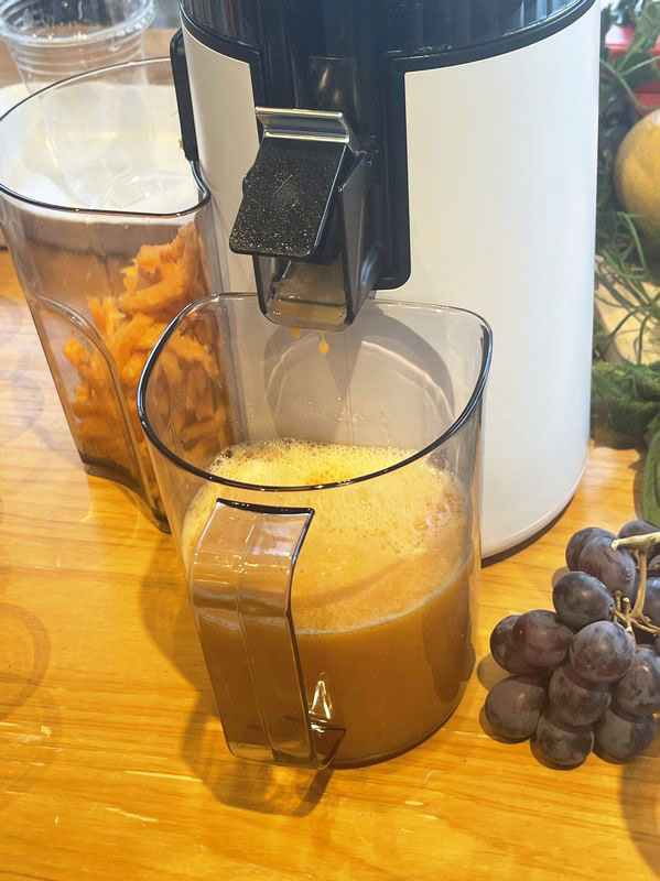 ストレーナーで濾していない分、果実味の残る舌ざわりと味わいになる