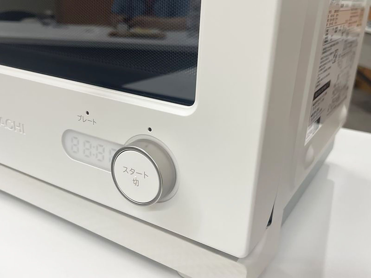モード切替もレンジ出力切替も、時間設定もすべて直感的に操作できるダイヤル式。細部まで行き届いたデザインが美しい